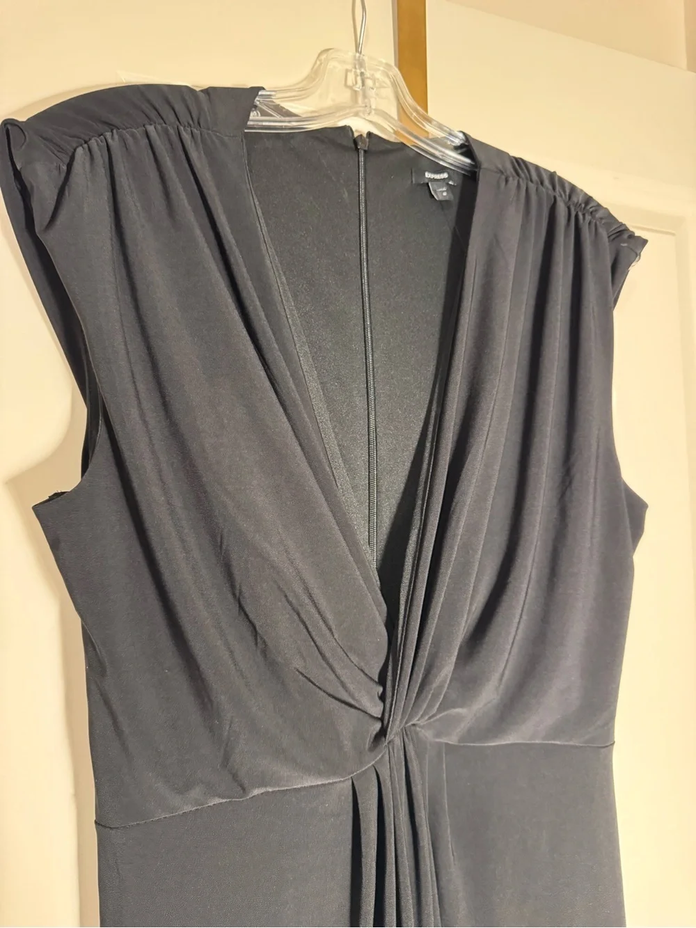 NWT Express Women’s Black Solid V-Neck Wide-Leg Jumpsuit Sleeveless Zip Ruched M